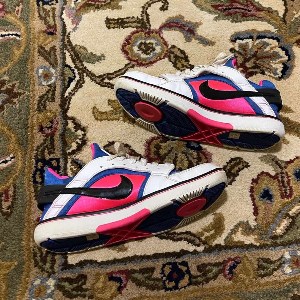 Vintage Women’s Hot Pink Blue & White Nike Shoes Size 7.5 - Picture 9 of 17